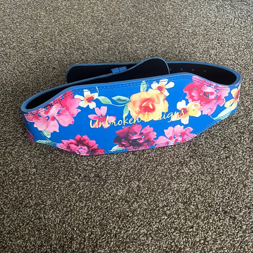 Large Unbroken Designs Floral Leather 4” Weightlifting Belt